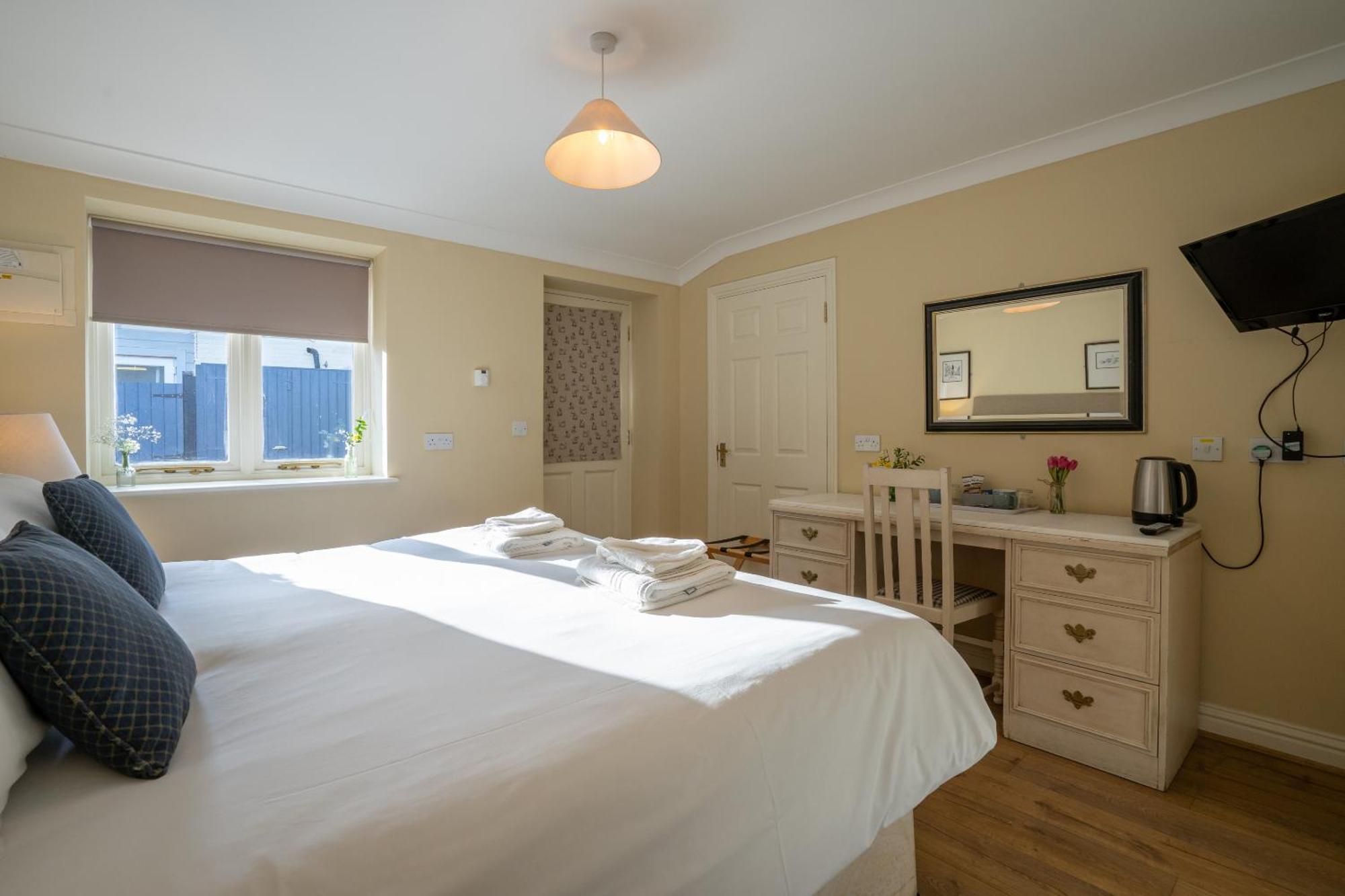 The Bedingfeld Arms Hotel Oxborough Room photo